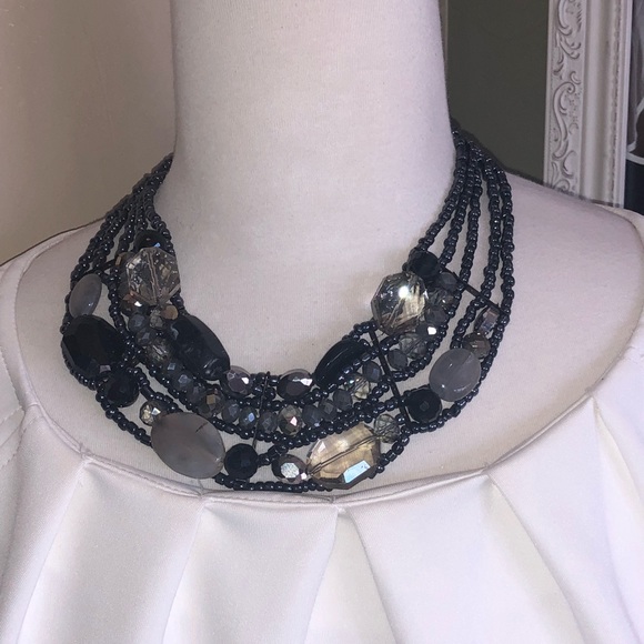 Beaded bib necklace - Picture 2 of 6